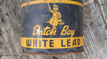 Rusty can of Dutchboy White Lead paint,Image: Thester11, CC BY 3.0
